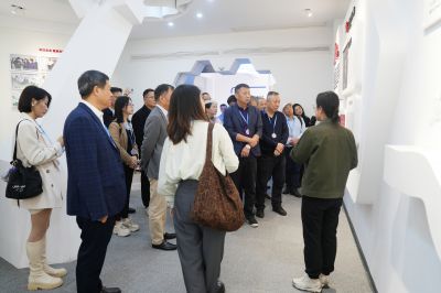 浙商总会大健康委员会2025年度工作会议暨走进完美对战平台活动在嵊州圆满举行